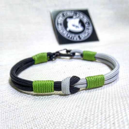 Carabiner paracord bracelet. Extreme durable. Viking jewelry. Celtic knot.