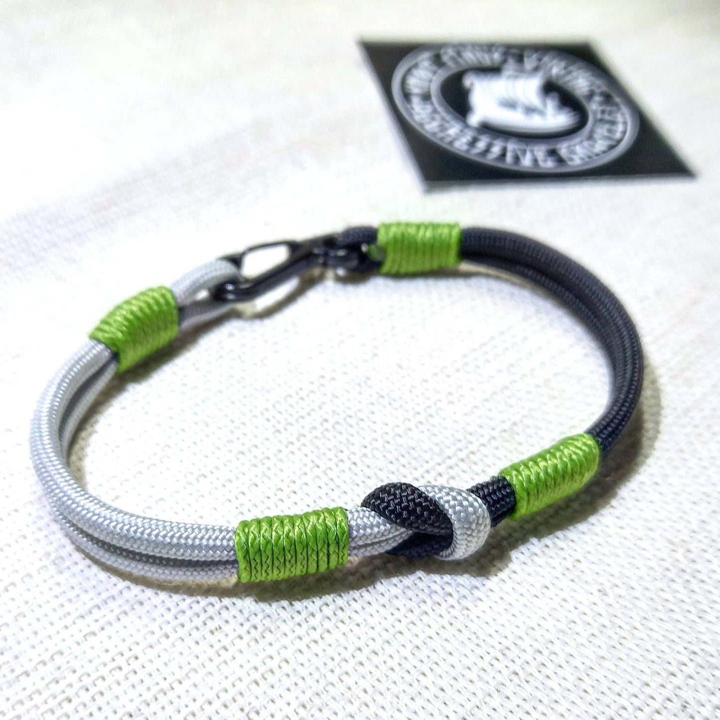 Carabiner paracord bracelet. Extreme durable. Viking jewelry. Celtic knot.