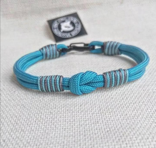 Turquoise thin Nordic paracord bangle with a carabiner. Made of parachute cord and celtic knots. Gift to a friend for his birthday.