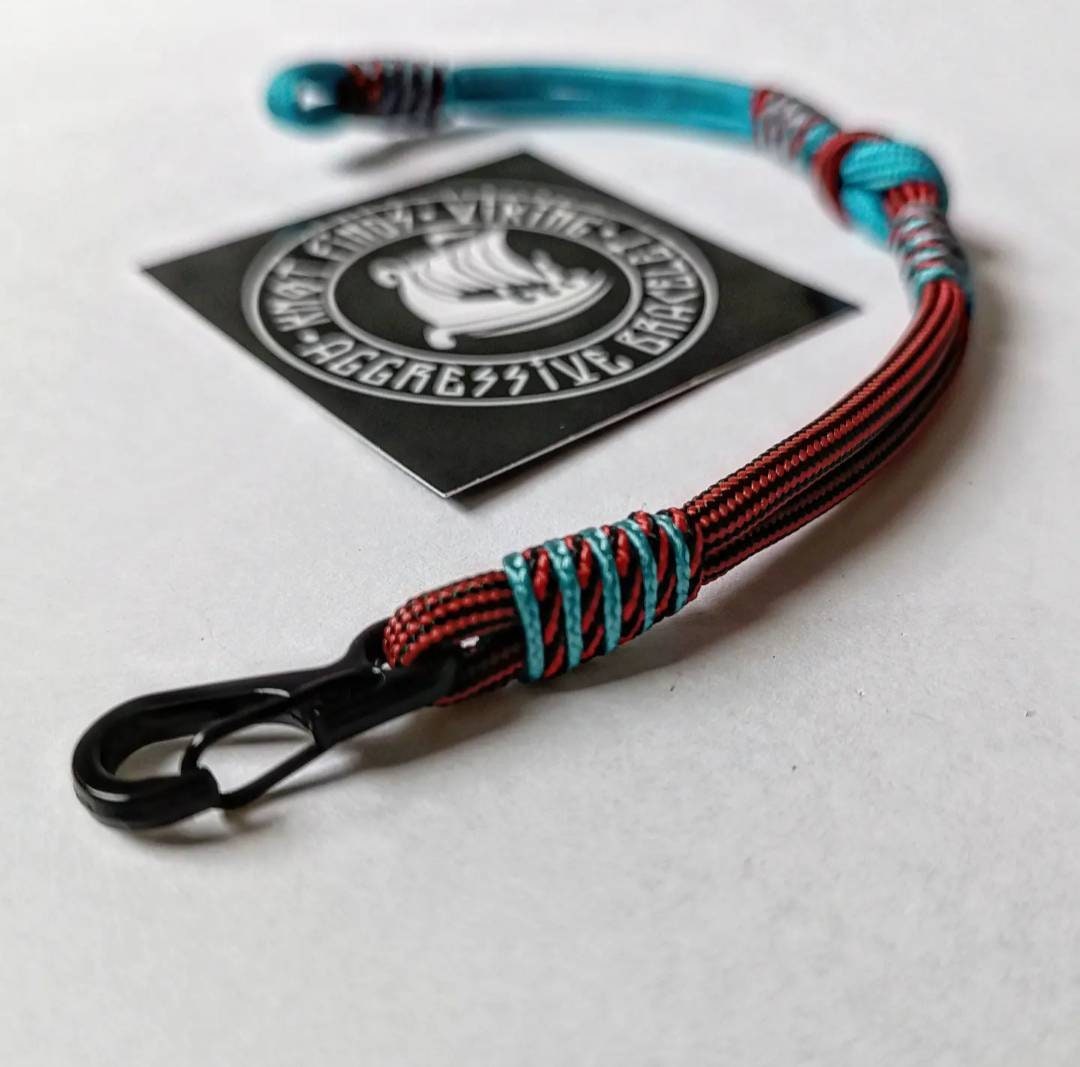 Turquoise and bloody stripe thin Nordic paracord bangle with a carabiner. Made of parachute cord and celtic knots.