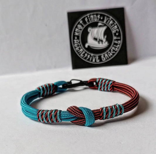 Turquoise and bloody stripe thin Nordic paracord bangle with a carabiner. Made of parachute cord and celtic knots.