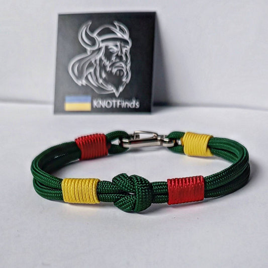 Thin bracelet in the style of reggae music.  Rastaman bracelet.  Paracord and carabiner bracelet for men and women.  Rastamania style.