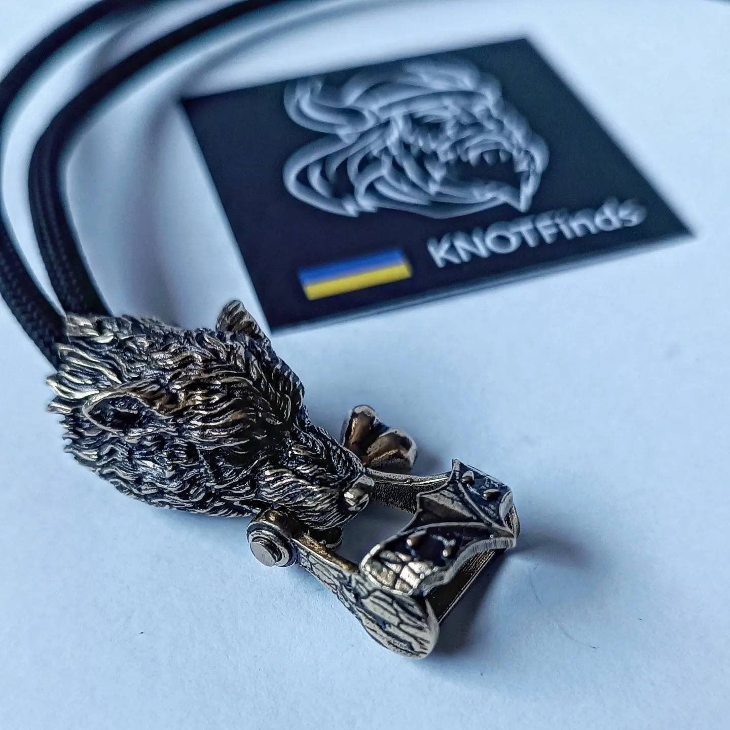 Brass paracord WOLF HEAD shackle. Beads for paracord weaving, viking style. viking jewelry, manual casting.